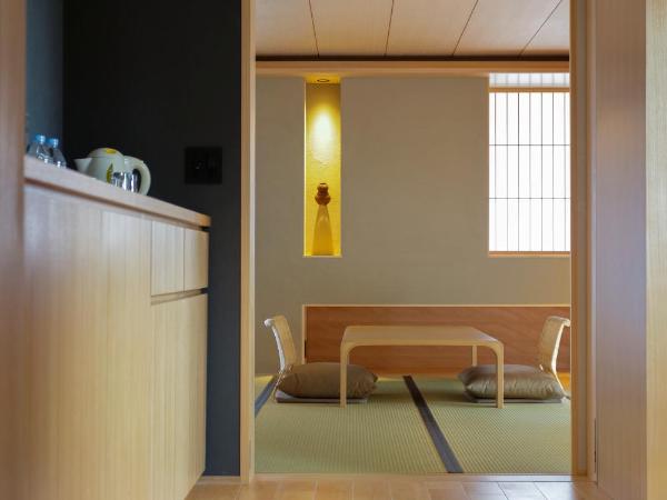 Kaminarimon Ryokan : photo 4 de la chambre suite avec terrasse