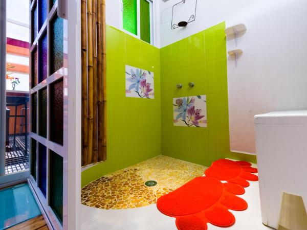 Hostel Mexico DF Airport : photo 3 de la chambre chambre double deluxe avec balcon