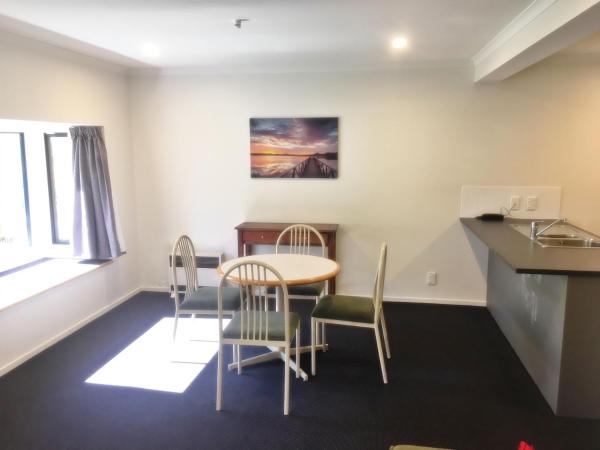 Woodlands Motels And Apartments : photo 2 de la chambre suite supérieure 