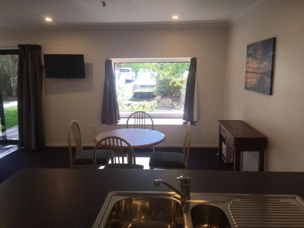 Woodlands Motels And Apartments : photo 3 de la chambre suite supérieure 