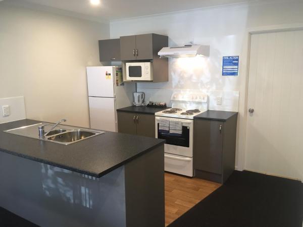 Woodlands Motels And Apartments : photo 4 de la chambre suite supérieure 