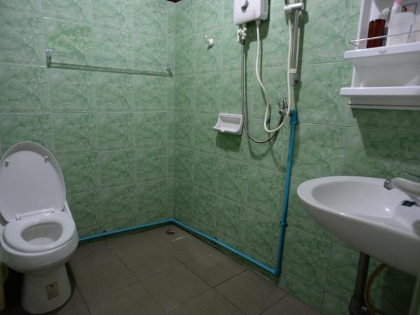Stay Hostel : photo 1 de la chambre chambre lit queen-size avec salle de bains commune 