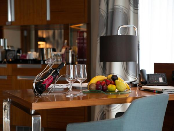 Movenpick Hotel Ankara : photo 4 de la chambre suite deluxe avec lit king-size