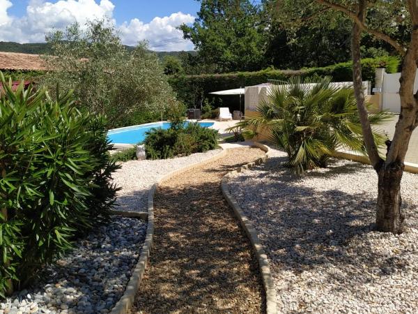 AU VILLADIOR - Vaison la Romaine : photo 8 de la chambre chambre double - vue sur jardin