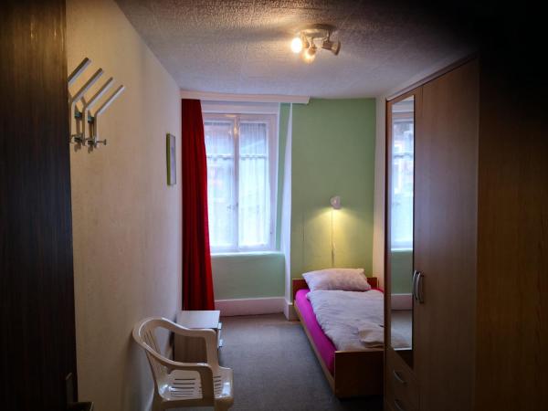 Weisses Rössli : photo 7 de la chambre chambre simple avec salle de bains commune