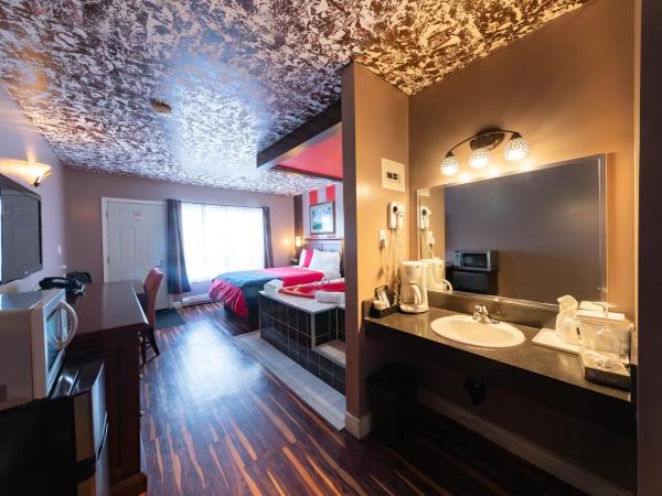 Villager Lodge Niagara Falls : photo 2 de la chambre suite lune de miel avec bain à remous