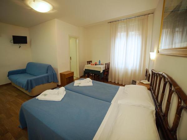 Hotel Canada : photo 7 de la chambre chambre familiale avec vue sur canal