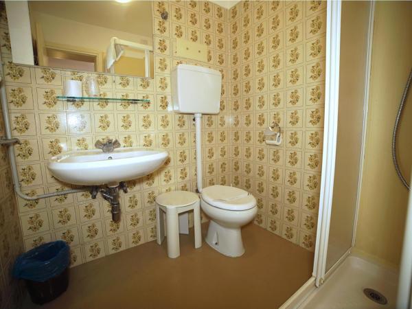 Hotel Canada : photo 9 de la chambre chambre familiale avec vue sur canal