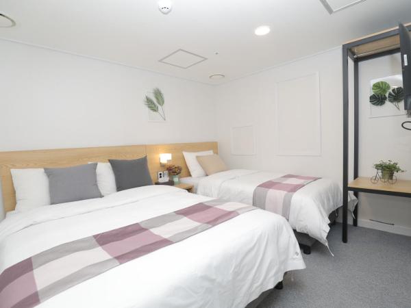 Line Hotel Myeongdong : photo 4 de la chambre chambre familiale - sans fenêtre