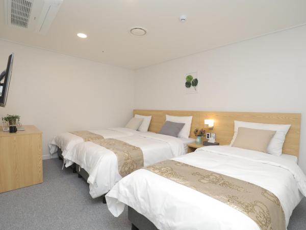 Line Hotel Myeongdong : photo 4 de la chambre chambre triple - sans fenêtre