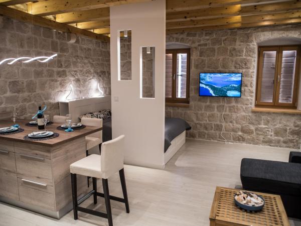 Limestone Heritage House : photo 2 de la chambre studio