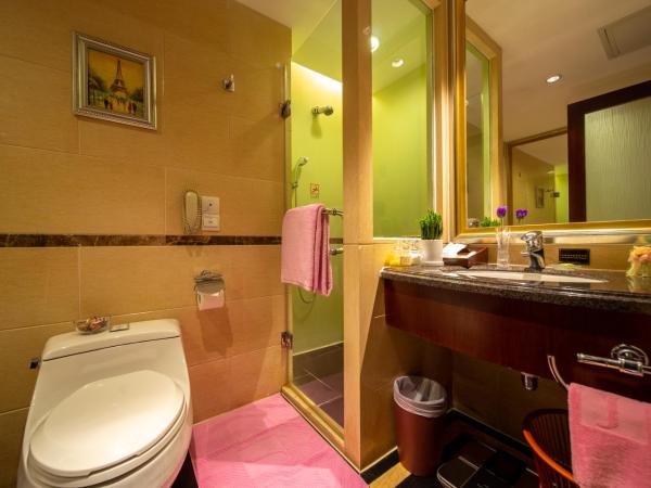 Grand International Hotel : photo 2 de la chambre chambre lit king-size deluxe
