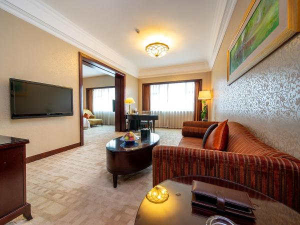 Grand International Hotel : photo 2 de la chambre suite affaires