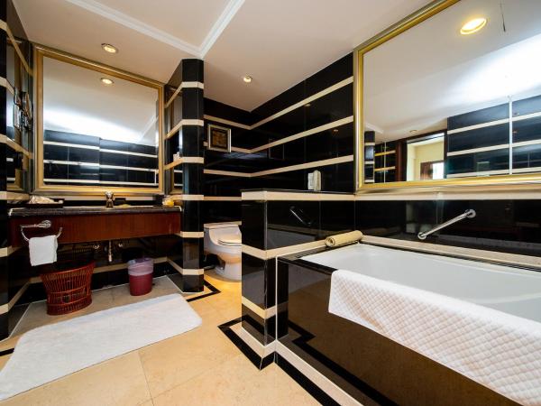 Grand International Hotel : photo 3 de la chambre suite affaires
