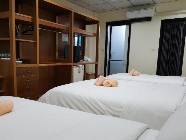 Double D Rooms & Cafe : photo 6 de la chambre chambre quadruple avec salle de bains privative