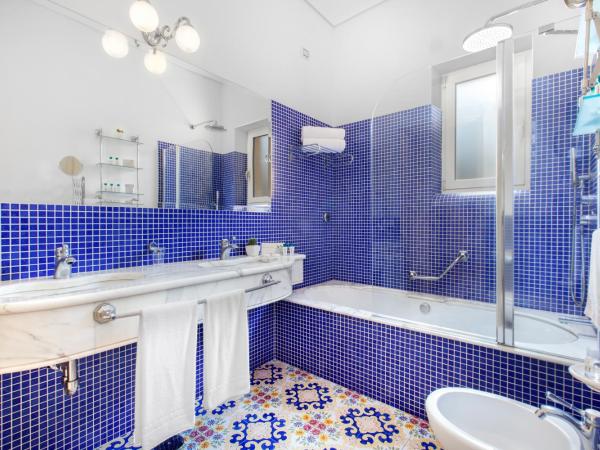 Hotel Antiche Mura : photo 10 de la chambre suite lit king-size avec baignoire spa