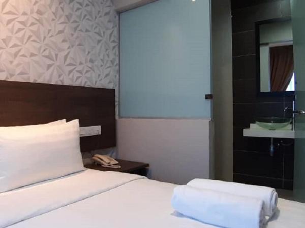 MIICO Hotel @ Mount Austin : photo 5 de la chambre chambre lit queen-size avec fenêtre