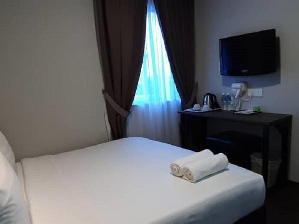 MIICO Hotel @ Mount Austin : photo 7 de la chambre chambre lit queen-size avec fenêtre