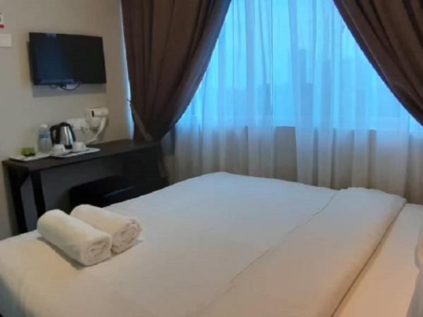 MIICO Hotel @ Mount Austin : photo 6 de la chambre chambre lit queen-size avec fenêtre