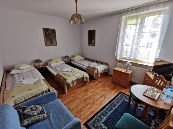 Hotel TERESITA : photo 1 de la chambre chambre triple avec salle de bains privative