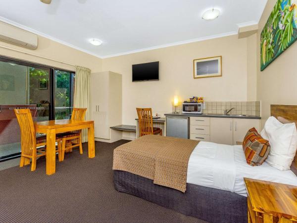 Quality Hotel Darwin Airport : photo 4 de la chambre chambre familiale avec kitchenette