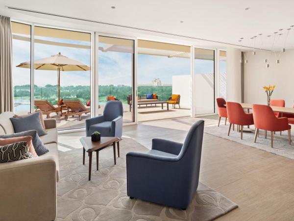 JA The Resort - JA Lake View Hotel, Dubai : photo 1 de la chambre suite 1 chambre avec terrasse