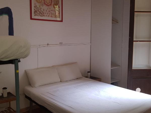 Barcelona Rooms 294 : photo 10 de la chambre chambre familiale avec salle de bains privative, balcon et kitchenette