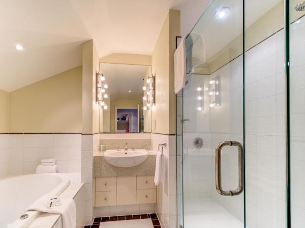 VR Rotorua Lake Resort : photo 3 de la chambre suite exécutive avec bain à remous