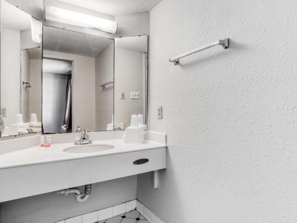 SUNSET INN Oklahoma City : photo 7 de la chambre chambre lit queen-size