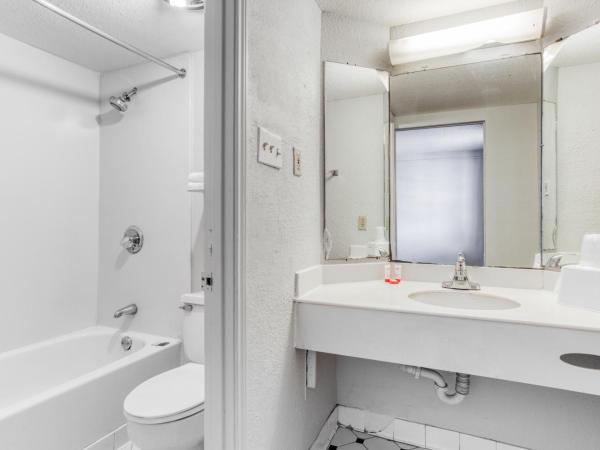 SUNSET INN Oklahoma City : photo 8 de la chambre chambre lit queen-size