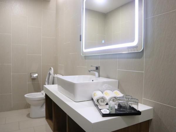 Roxy Hotel Padungan : photo 7 de la chambre chambre triple deluxe