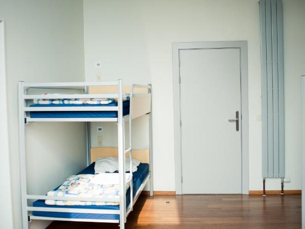 Auberge de Jeunesse de Namur : photo 1 de la chambre lit simple dans dortoir pour hommes