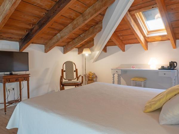 Les Monges Palace Boutique : photo 3 de la chambre chambre familiale supérieure