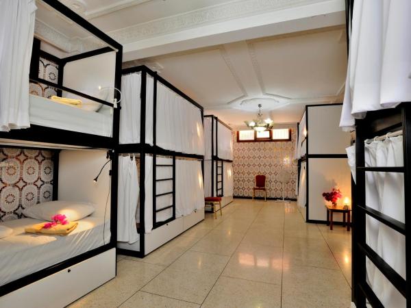 LHOSTEL à Casablanca : photo 5 de la chambre lit simple dans dortoir mixte