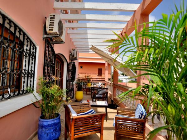 LHOSTEL à Casablanca : photo 5 de la chambre chambre double deluxe avec salle de bains commune