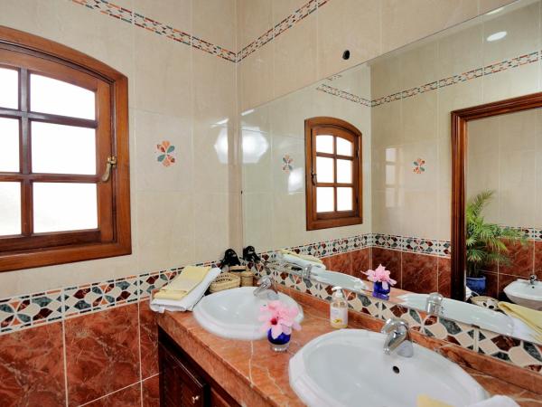 LHOSTEL à Casablanca : photo 3 de la chambre chambre double avec salle de bains privative