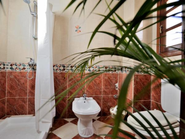 LHOSTEL à Casablanca : photo 4 de la chambre chambre double avec salle de bains privative