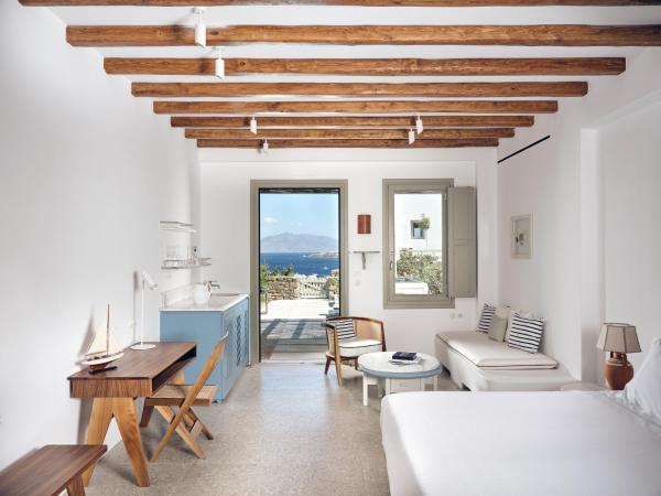 Belvedere Mykonos - Hilltop Rooms & Suites - The Leading Hotels of the World : photo 5 de la chambre suite hilltop supérieure avec jacuzzi privé – vue sur mer