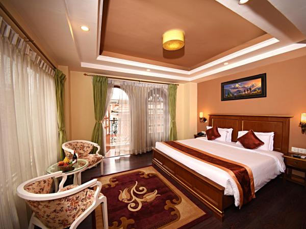 DOM Himalaya Hotel : photo 3 de la chambre suite with balcony - free airport pickup