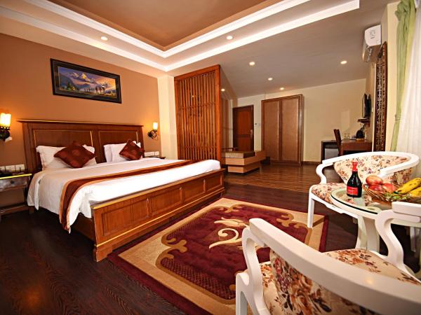 DOM Himalaya Hotel : photo 4 de la chambre suite with balcony - free airport pickup