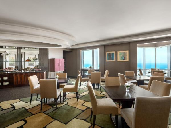 Shangri-La Dubai : photo 6 de la chambre chambre club horizon lit king-size - accès au salon avec goûter, boissons sans alcool toute la journée, apéritifs & canapés en soirée 