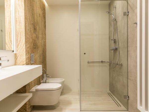 Royal Hill Residence : photo 9 de la chambre studio avec terrasse et vue sur la montagne