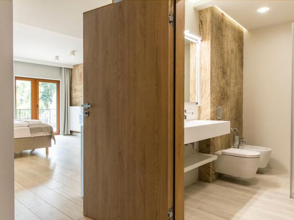 Royal Hill Residence : photo 10 de la chambre studio avec terrasse et vue sur la montagne