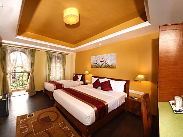 DOM Himalaya Hotel : photo 3 de la chambre family room with balcony - free airport pickup