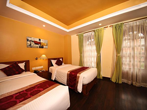 DOM Himalaya Hotel : photo 1 de la chambre family room with balcony - free airport pickup