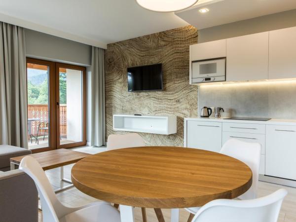 Royal Hill Residence : photo 7 de la chambre appartement 1 chambre avec balcon et vue sur les montagnes