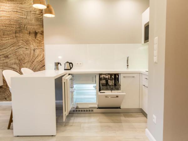 Royal Hill Residence : photo 9 de la chambre studio avec balcon - vue sur montagnes