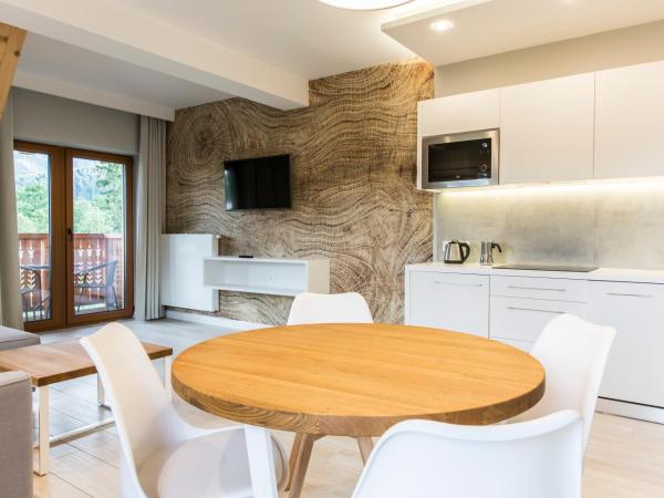 Royal Hill Residence : photo 9 de la chambre apartment with balcony with mountain view