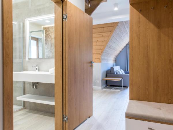 Royal Hill Residence : photo 10 de la chambre duplex apartment with mountain view (5 adults)