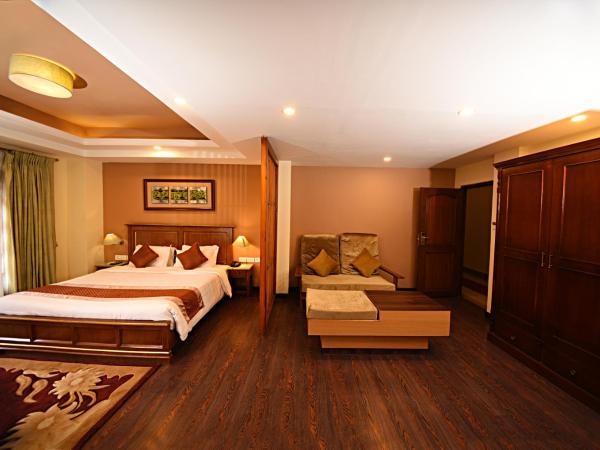 DOM Himalaya Hotel : photo 9 de la chambre suite with balcony - free airport pickup